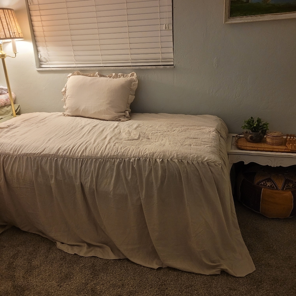 Elegant Cream Twin Bedding Coverlet With A Bedskirt Drop And Sham Set